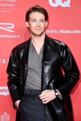 Joe Alwyn at the 27th GQ Men of the Year Awards 2025 at Metropol Berlin, 27 11 2025 Foto:xN.xKubelkax xFuturexImagex gq_berlin_5113