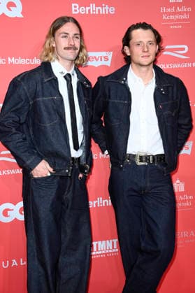 Jackson Irvine and Fabian Reese at the 27th GQ Men of the Year Awards 2025 at Metropol Berlin, 27 11 2025 Foto:xN.xKubelkax xFuturexImagex gq_berlin_5204