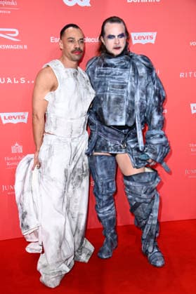 Joao Tinen and Casey Spooner at the 27th GQ Men of the Year Awards 2025 at Metropol Berlin, 27 11 2025 Foto:xN.xKubelkax xFuturexImagex gq_berlin_5215