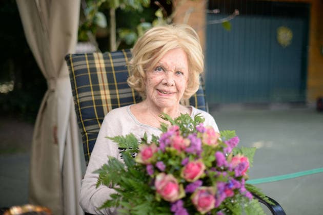 At the age of 94, Ingrid van Bergen passed away on November 28, 2025 in her home in Eyendorf in de Lüneburger Heide, near Hamburg Archive picture from 09 06 2021 Ingrid van Bergen in her home Ingrid von Bergen passed away, Landkreis Harburg Hamburg Germany Eyendorf