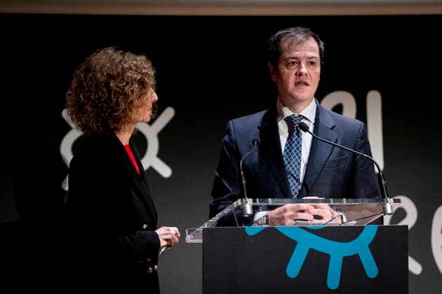 Forque Awards Photocall in Madrid Emma Lustres receives the Gold Medal of the Forqué Awards 2025 Journalist and broadcaster Yolanda Flores and the Vice-Minister of Culture, Tourism and Sports, Luis Fernando Martín Izquierdo, at the Antigua Fábrica de Cerveza El Águila, on November 28, 2025, in Madrid Spain Noted for promoting relevant titles in Spanish cinema and co-founding Vaca Films, a benchmark in independent fiction Receives the Gold Medal for her decisive role in production, her vision of the future and her active defense of producers rights 28 NOVEMBER 2025 A Pé Madrid Madrid Spain  Copyright: xA.xPÃ rezxMecax 7132728