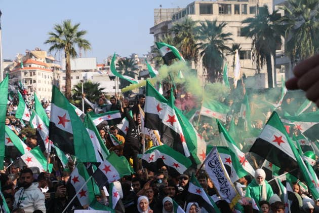 News Bilder des Tages Syrians mark anniversary of the major military operation in Latakia LATAKIA, SYRIA - NOVEMBER 28: Syrians gather to mark the anniversary of the Operation to Deter the Enemy, which resulted in the overthrow of Bashar al-Assad s regime, carrying Syrian flags and chanting slogans emphasizing the unity and integrity of the country in Latakia, Syria on November 28, 2025. Sevket Akca Anadolu Latakia Syria. Editorial use only. Please get in touch for any other usage.  Copyright: x2025xAnadoluxSevketxAkcax