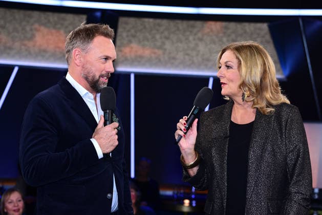Steven Gaetjen and Bettina Tietjen on the NDR Talk Show on 28 11 2025 in Hamburg NDR Talk Show on 28 11 2025 in Hamburg
