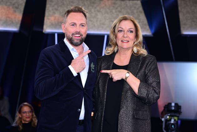 Steven Gaetjen and Bettina Tietjen on the NDR Talk Show on 28 11 2025 in Hamburg NDR Talk Show on 28 11 2025 in Hamburg