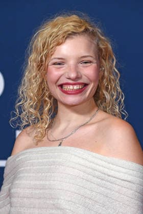 Entertainment Bilder des Tages Luisa-Celine Gaffron bei der Festival-Eröffnung von AROUND THE WORLD IN 14 FILMS im Kino in der Kulturbrauerei in Berlin am 28.11.2025 *** Luisa Celine Gaffron at the festival opening of AROUND THE WORLD IN 14 FILMS at the cinema in the Kulturbrauerei in Berlin on 28 11 2025