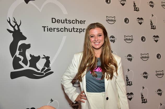 German Animal Welfare Award 2025 Nina Eichinger, presenter German Animal Welfare Award 2025 to be presented in Berlin Award for Hannes Jaenicke and volunteers at the Humboldt Carrre in Berlin on 28 11 2025 Photopress Mueller