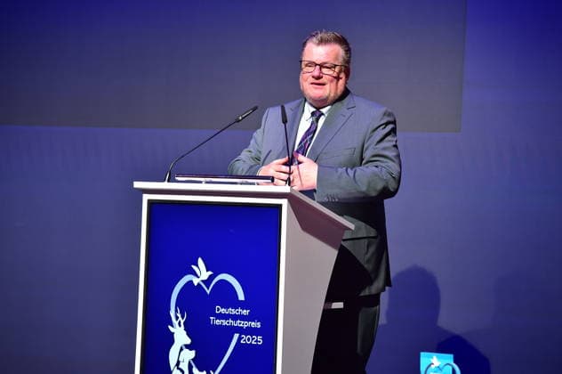 German Animal Welfare Award 2025 President Thomas Schröder, holds speech German Animal Welfare Award 2025 will be presented in Berlin Award for Hannes Jaenicke and volunteers at the Humboldt Carrre in Berlin on 28 11 2025 Photopress Mueller