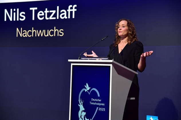 German Animal Welfare Award 2025 Kate Kitchenham, hundkatzemaus, presenter of VOX German Animal Welfare Award 2025 to be presented in Berlin Award for Hannes Jaenicke and volunteers at the Humboldt Carrre in Berlin on 28 11 2025 Photopress Mueller