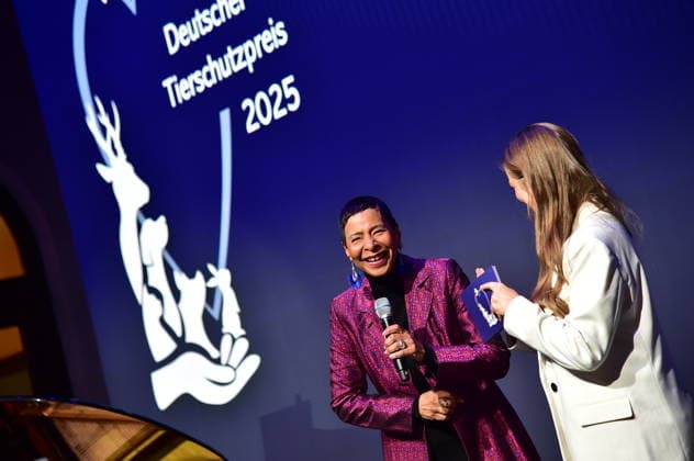 German Animal Welfare Award 2025 Jocelyn B Smith, singer with Nina Eichinger German Animal Welfare Award 2025 to be presented in Berlin Award for Hannes Jaenicke and volunteers at the Humboldt Carrre in Berlin on 28 11 2025 Photopress Mueller