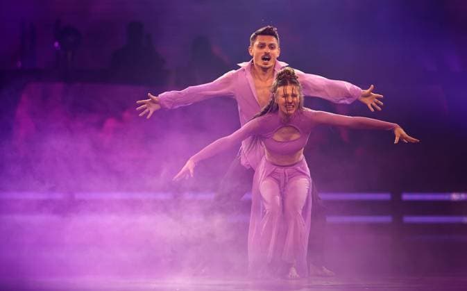 Let s Dance Live Tour 2025 in Erfurt EDITORIAL USE ONLY FOR EDITORIAL USE 28 11 2025, Erfurt, Messehalle, Let™s Dance The Original Live Tour 2025 pictured Ann Kathrin Bendixen and Zsolt Sandor Czeke