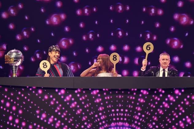 Let s Dance Live Tour 2025 in Erfurt EDITORIAL USE ONLY FOR EDITORIAL USE 28 11 2025, Erfurt, Messehalle, Let™s Dance Das Original Live Tour 2025 in the picture Jorge Gonzalez, Motsi Mabuse, Joachim Llambi in the jury with the evaluation for Ann Kathrin Bendixen and Zsolt Sandor Czeke