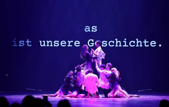 Let s Dance Live Tour 2025 in Erfurt EDITORIAL USE ONLY FOR EDITORIAL USE 28 11 2025, Erfurt, Messehalle, Let™s Dance Das Original Live Tour 2025 im Bild Dance performance by the professional dancers