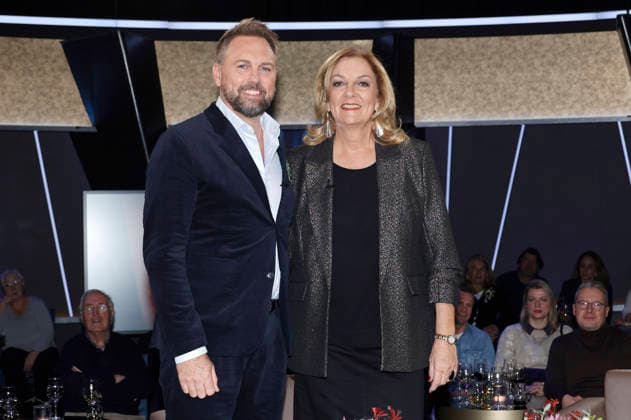 Steven Gätjen and Bettina Tietjen at the recording of the NDR Talk Show in the NDR television studio Lokstedt Hamburg, 28 11 2025 Foto:xH.xHartmannx xFuturexImagex ndr_talk2811_5125
