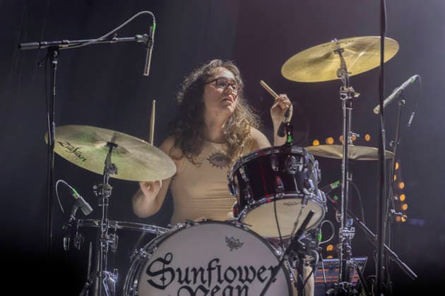Sunflower Bean perform at AO Arena Manchester Olive Faber of Sunflower Bean performs at AO Arena, Manchester, England, 28th November 2025, Credit:Mike Gray Avalon  Copyright: xMikexGrayx xAvalonx 1055236320