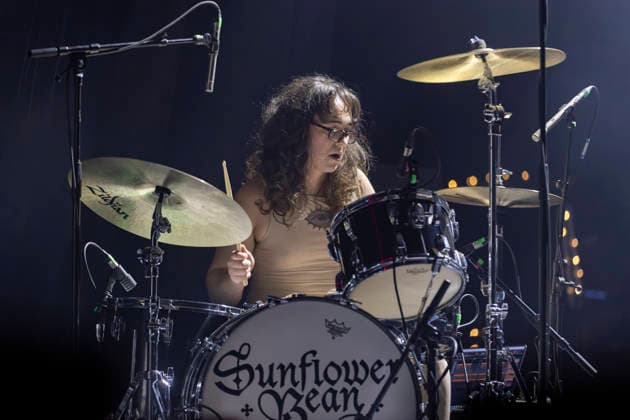 Sunflower Bean perform at AO Arena Manchester Olive Faber of Sunflower Bean performs at AO Arena, Manchester, England, 28th November 2025, Credit:Mike Gray Avalon  Copyright: xMikexGrayx xAvalonx 1055236338