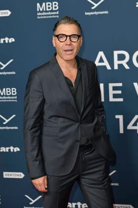 Max Hopp at the festival opening and the premiere of the feature film Sentimental Value at the 20 World Cinema Festival Around the World in 14 Films at the cinema in theKulturBrauerei Berlin, 28 11 2025 Foto:xM.xBehrensx xFuturexImagex world_5146