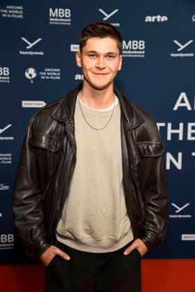 ABBberlin Julius Faehndrich on the red carpet at the festival opening AROUND THE WORLD IN 14 FILMS at Cinestar Kino in der Kulturbrauerei Berlin on 28 11 2025 Berlin Germany