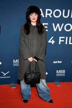 ABBberlin Nellie Thalbach actress on the red carpet at the festival opening AROUND THE WORLD IN 14 FILMS at Cinestar Kino in der Kulturbrauerei Berlin on 28 11 2025 Berlin Germany