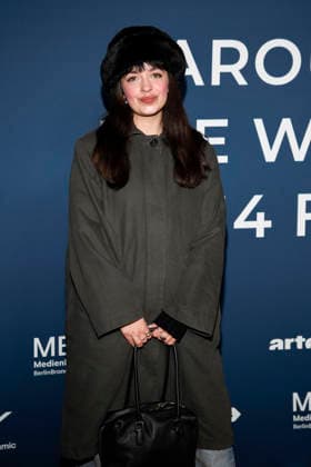 ABBberlin Nellie Thalbach actress on the red carpet at the festival opening AROUND THE WORLD IN 14 FILMS at Cinestar Kino in der Kulturbrauerei Berlin on 28 11 2025 Berlin Germany