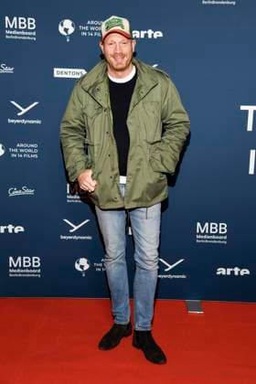 ABBberlin Johann von Bülow Buelow Actor on the red carpet at the festival opening AROUND THE WORLD IN 14 FILMS at Cinestar Kino in der Kulturbrauerei Berlin on 28 11 2025 Berlin Germany