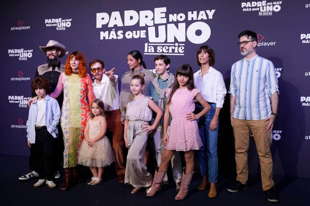 Padre No Hay Mas Que Uno Photocall in Las Palmas (L-R) Raul Navarro, Alberto Almodovar, Ines de Leon, Olivia Cahen, Daniel Perez Prada, Mariam Hernandez, Naia de las Heras, Claudio Gallego, Amanda Cardenas and Juan Manuel de Vega attend the Padre No Hay Mas Que Uno photocall during Atresplayer Day . November 29, 2025. (2025112900)