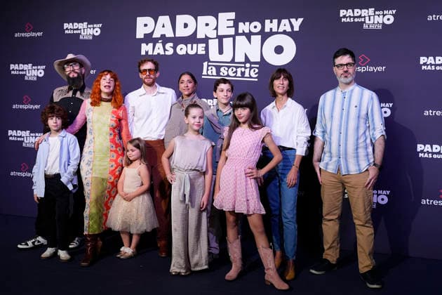 Padre No Hay Mas Que Uno Photocall in Las Palmas (L-R) Raul Navarro, Alberto Almodovar, Ines de Leon, Olivia Cahen, Daniel Perez Prada, Mariam Hernandez, Naia de las Heras, Claudio Gallego, Amanda Cardenas and Juan Manuel de Vega attend the Padre No Hay Mas Que Uno photocall during Atresplayer Day . November 29, 2025. (2025112908)