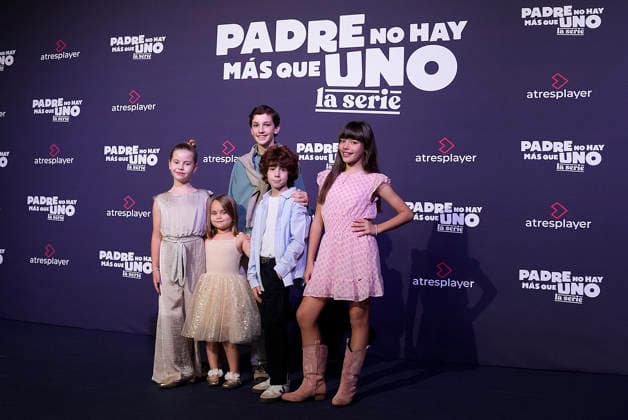 Padre No Hay Mas Que Uno Photocall in Las Palmas (L-R) Nadia de las Heras, Olivia Cahen, Claudio Gallego, Alberto Almodovar and Amanda Cardenas attend the Padre No Hay Mas Que Uno photocall during Atresplayer Day . November 29, 2025. (20251129361)