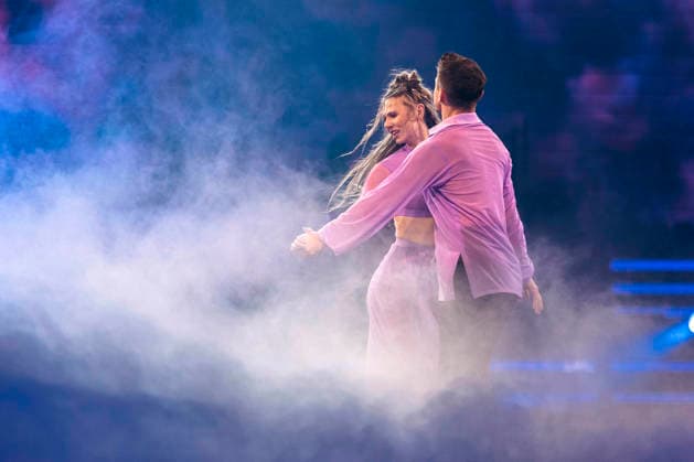 Ann Kathrin Bendixen and Zsolt Sandor Cseke at Let s Dance Die Live Tour 2025 in the Messehalle Erfurt, 28 11 2025 Foto:xM.xKremerx xFuturexImagex dance_5343