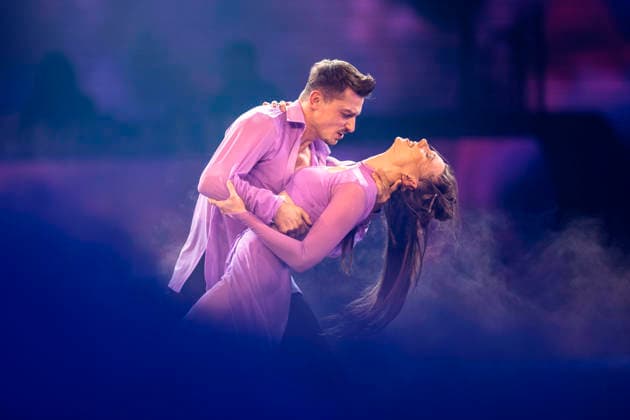 Ann Kathrin Bendixen and Zsolt Sandor Cseke at Let s Dance Die Live Tour 2025 in the Messehalle Erfurt, 28 11 2025 Foto:xM.xKremerx xFuturexImagex dance_5345