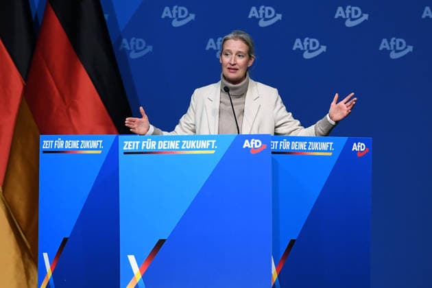 News Bilder des Tages Gründung der AfD-Jugendorganisation am 29.11.2025 in den Hessenhallen in Gießen Dr. Alice Weidel ( Bundessprecherin AfD ) *** Foundation of the AfD youth organization on 29 11 2025 in the Hessenhallen in Gießen Dr Alice Weidel Federal Spokesperson AfD xRx