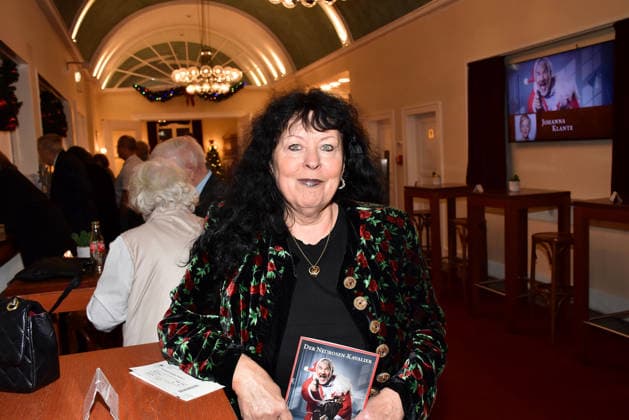 Heike Koefer at the Der Neurosen Kavalier Theater Premiere at Schlossparktheater on 29 11 2025 in Berlin Der Neurosen Kavalier Theater Premiere in Berlin