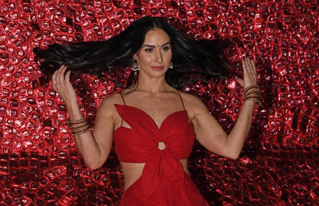 Mankind World AIDS day observance day red carpet and fashion show in Mumbai, India - 29 Nov 2025 American dancer and actress Lauren Gottlieb toss her hair in the air as she poses for a photo on the red carpet as she arrives for Mankind World AIDS day observance fashion show by fashion designer Ashley Rebello titled Love in Mumbai. As a part of World AIDS day observance, the fashion show celebrated intimacy, expression and awareness on body positivity, safe choices and broke stigma around HIV and sexual wellness. Mumbai India Copyright: xAshishxVaishnavx xSOPAxImagesx AVaishnav_Mankind World AIDS day observance day red carpet and fashion show in Mumbai (8)