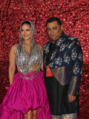 Mankind World AIDS day observance day red carpet and fashion show in Mumbai, India - 29 Nov 2025 L-R Indian film actress Sunny Leone and fashion designer Ashley Rebello pose for a photo on the red carpet as she arrives for Mankind World AIDS day observance fashion show by fashion designer Ashley Rebello titled Love in Mumbai. As a part of World AIDS day observance, the fashion show celebrated intimacy, expression and awareness on body positivity, safe choices and broke stigma around HIV and sexual wellness. Mumbai India Copyright: xAshishxVaishnavx xSOPAxImagesx AVaishnav_Mankind World AIDS day observance day red carpet and fashion show in Mumbai (15)