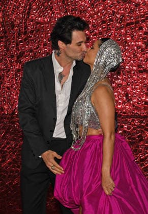 Mankind World AIDS day observance day red carpet and fashion show in Mumbai, India - 29 Nov 2025 (L-R) American musician, songwriter and film producer Daniel Webber kisses his wife actress Sunny Leone on the red carpet of Mankind World AIDS day observance fashion show by fashion designer Ashley Rebello titled Love in Mumbai. As a part of World AIDS day observance, the fashion show celebrated intimacy, expression and awareness on body positivity, safe choices and broke stigma around HIV and sexual wellness. Mumbai India Copyright: xAshishxVaishnavx xSOPAxImagesx AVaishnav_Mankind World AIDS day observance day red carpet and fashion show in Mumbai (17)
