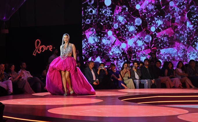 Mankind World AIDS day observance day red carpet and fashion show in Mumbai, India - 29 Nov 2025 Indian film actress Sunny Leone walks on the ramp during the Mankind World AIDS day observance fashion show by fashion designer Ashley Rebello titled Love in Mumbai. As a part of World AIDS day observance, the fashion show celebrated intimacy, expression and awareness on body positivity, safe choices and broke stigma around HIV and sexual wellness. Mumbai India Copyright: xAshishxVaishnavx xSOPAxImagesx AVaishnav_Mankind World AIDS day observance day red carpet and fashion show in Mumbai (19)