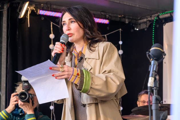 Carice van Houten campaigns in front of Rabobank. Utrecht, the Netherlands. 16 May 2023 Actress Carice van Houten campaigns in front of Rabobank s head office during the annual meeting of Rabobank Certificate Holders. According to Milieudefensie, including Van Houten, the bank should do more to reduce CO2 emissions Utrecht The Netherlands  Copyright: xDPPA EMx