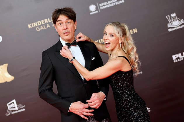 Presenter Matze Knop and presenter Nika Krosny Wosz at the 21 Kinderlachen Gala 2025 in the Westfalenhalle Dortmund Dortmund, 29 11 2025 NRW Germany Copyright: xChristophxHardtx