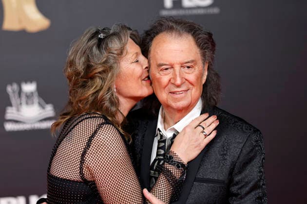 Pop singer Chris Andrews with his wife Alexandra Andrews at the 21 Kinderlachen Gala 2025 in the Westfalenhalle Dortmund Dortmund, 29 11 2025 NRW Germany Copyright: xChristophxHardtx