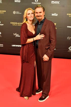 ABBdortmund Nick P Nikolaus Presnik , Karin Presnik Sanger as guests on the red carpet at the Kinderlachen Gala 2025 in the Westfalenhalleon 29 11 2025 in Dortmund NRW Germany