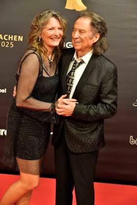 ABBdortmund Alexandra Andrews with husband Chris Andrews Sanger couple as guests on the red carpet at the Kinderlachen Gala 2025 in the Westfalenhalleon 29 11 2025 in Dortmund NRW Germany