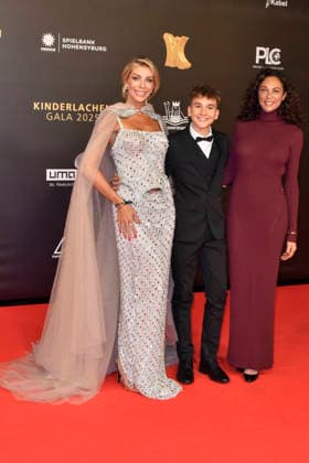 ABBdortmund Lilly Becker , Annika Gassner, Neo The Voice Kids as guests on the red carpet at the Kinderlachen Gala 2025 in the Westfalenhalleon 29 11 2025 in Dortmund NRW Germany