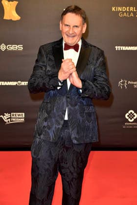 ABBdortmund Peter Illmann presenter as a guest on the red carpet at the Kinderlachen Gala 2025 in the Westfalenhalleon 29 11 2025 in Dortmund NRW Germany