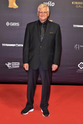 ABBdortmund Dieter Wiesner as a guest on the red carpet at the Kinderlachen Gala 2025 in the Westfalenhalleon 29 11 2025 in Dortmund NRW Germany