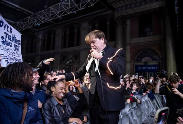 The Hives performing live at Alexandra Palace, London, 29 November 2025 The Hives performing live at Alexandra Palace, London, 29 November 2025 Howlin Pelle Almqvist (Per Almqvist) ,lead singer The Hives are a Swedish rock band that rose to prominence in the early 2000s during the garage rock revival. Their mainstream success came with the release of the album Veni Vidi Vicious, containing the anthem Hate to Say I Told You So . The band have been acclaimed by music critics as one of the best live rock bands in current music. This is their The Hives Forever Forever The Hives - World Tour 2025, Credit:Dafydd Owen Avalon Alexandra Palace, London  Copyright: xDafyddxOwenx xAvalonx 1055520186