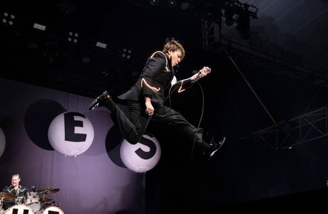 The Hives performing live at Alexandra Palace, London, 29 November 2025 The Hives performing live at Alexandra Palace, London, 29 November 2025 Howlin Pelle Almqvist (Per Almqvist) ,lead singer The Hives are a Swedish rock band that rose to prominence in the early 2000s during the garage rock revival. Their mainstream success came with the release of the album Veni Vidi Vicious, containing the anthem Hate to Say I Told You So . The band have been acclaimed by music critics as one of the best live rock bands in current music. This is their The Hives Forever Forever The Hives - World Tour 2025, Credit:Dafydd Owen Avalon Alexandra Palace, London  Copyright: xDafyddxOwenx xAvalonx 1055520201