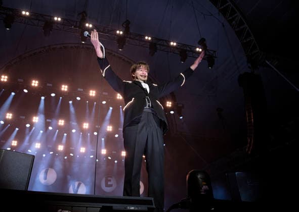 The Hives performing live at Alexandra Palace, London, 29 November 2025 The Hives performing live at Alexandra Palace, London, 29 November 2025 Howlin Pelle Almqvist (Per Almqvist) ,lead singer The Hives are a Swedish rock band that rose to prominence in the early 2000s during the garage rock revival. Their mainstream success came with the release of the album Veni Vidi Vicious, containing the anthem Hate to Say I Told You So . The band have been acclaimed by music critics as one of the best live rock bands in current music. This is their The Hives Forever Forever The Hives - World Tour 2025, Credit:Dafydd Owen Avalon Alexandra Palace, London  Copyright: xDafyddxOwenx xAvalonx 1055520300
