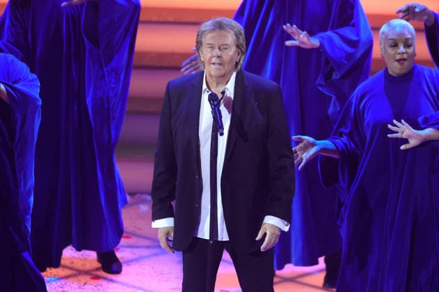ARD: Das Adventsfest der 100.000 Lichter . Sänger Howard Carpendale während der ARD Fernsehshow Das Adventsfest der 100.000 Lichter am 29.11.2025 in Suhl. 20251129SBK0012