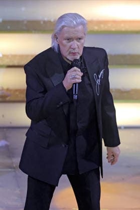 ARD Das Adventsfest der 100 000 Lichter singer Johnny Logan during the ARD TV show Das Adventsfest der 100 000 Lichter on 29 11 2025 in Suhl 20251129SBK0100