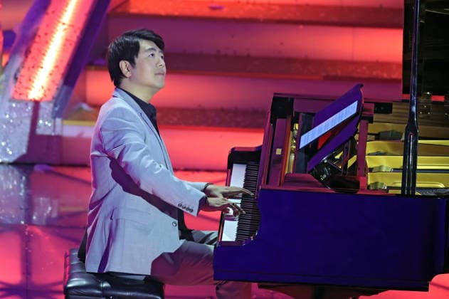 ARD Das Adventsfest der 100 000 Lichter Pianist Lang Lang during the ARD TV show Das Adventsfest der 100 000 Lichter on 29 11 2025 in Suhl 20251129SBK0112