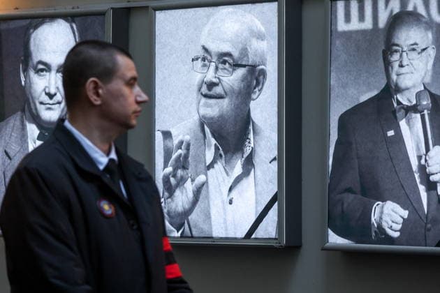 RUSSIA, MOSCOW - NOVEMBER 30, 2025: Portraits of the deceased are seen outside Shilovsky Moscow Theatre Studio in memory of the late actor Vsevolod Shilovsky. Vsevolod Shilovsky passed away on 26 November 2025 at the age of 87. Moscow Russia  - ZUMAt113 20251130_zaa_t113_134 Copyright: xSergeixBulkinx